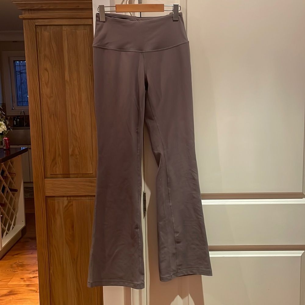 NEW Zella barely flare live in high waist pants in grey kitten size 6